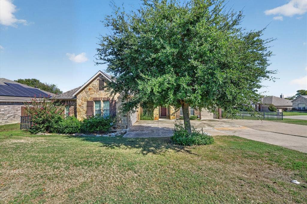 7529 Zinnia Lane, Forest Hill, TX 76140