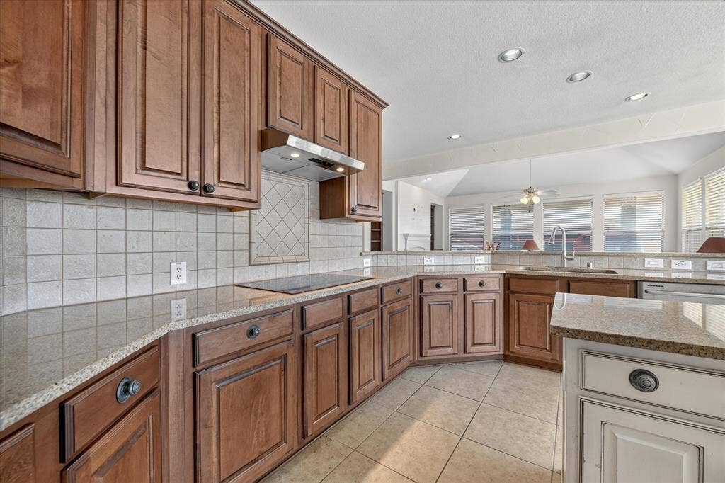 7529 Zinnia Lane, Forest Hill, TX 76140