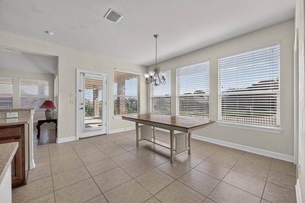 7529 Zinnia Lane, Forest Hill, TX 76140