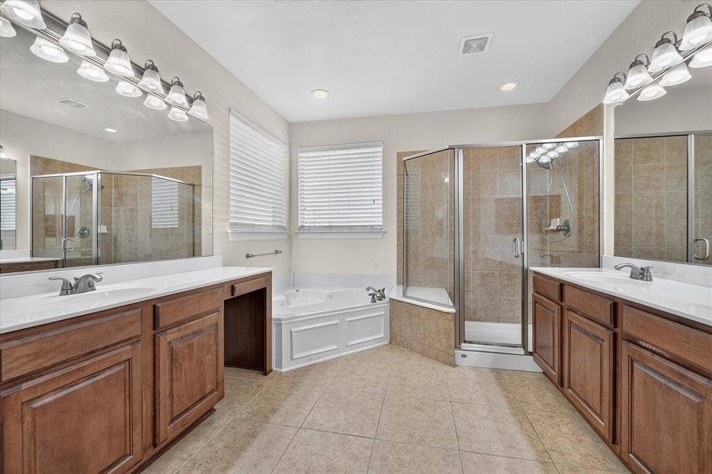 7529 Zinnia Lane, Forest Hill, TX 76140