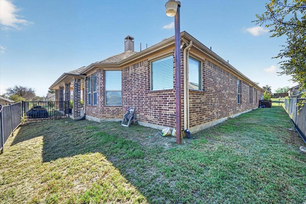 7529 Zinnia Lane, Forest Hill, TX 76140