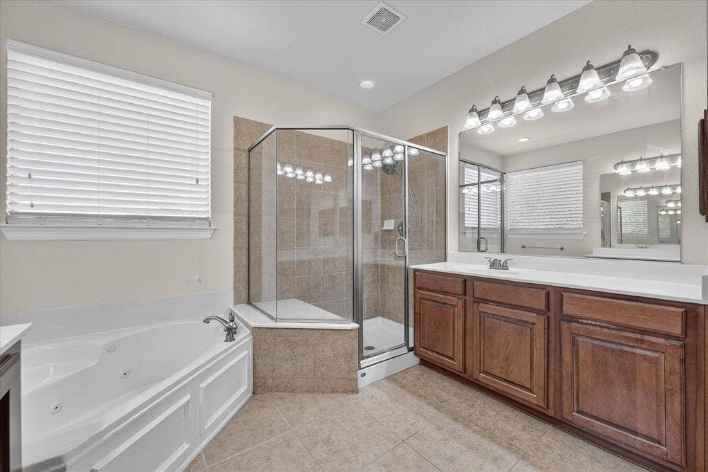 7529 Zinnia Lane, Forest Hill, TX 76140