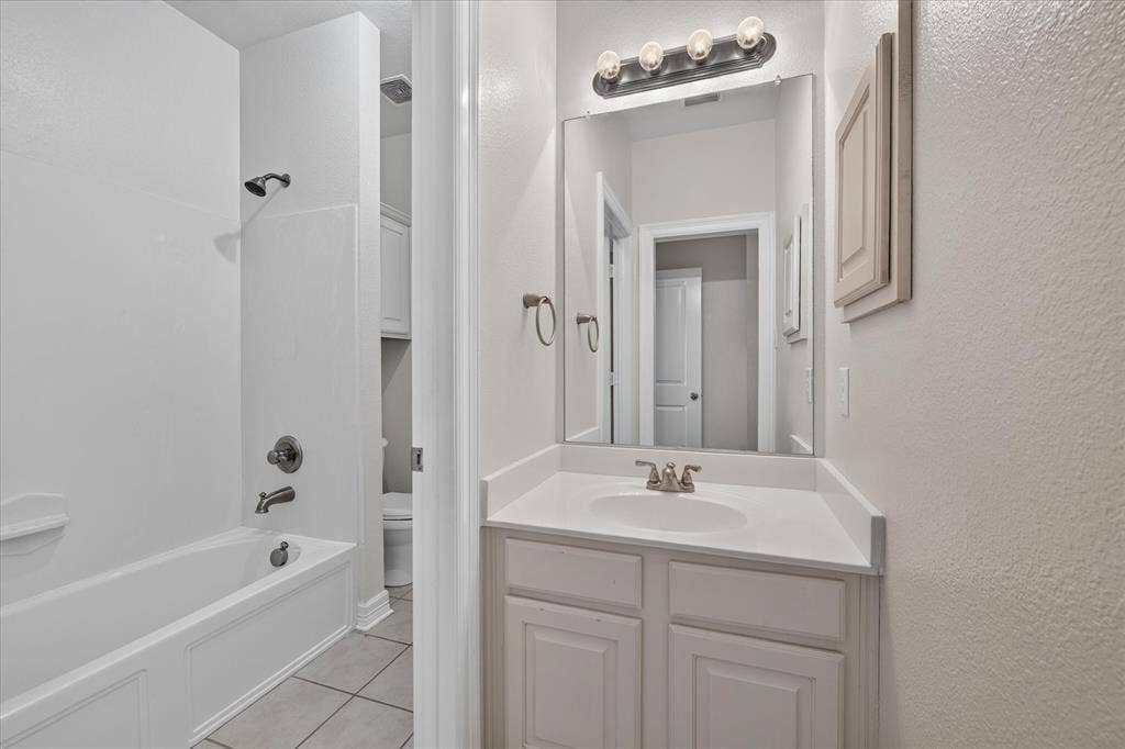7529 Zinnia Lane, Forest Hill, TX 76140