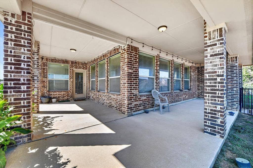 7529 Zinnia Lane, Forest Hill, TX 76140