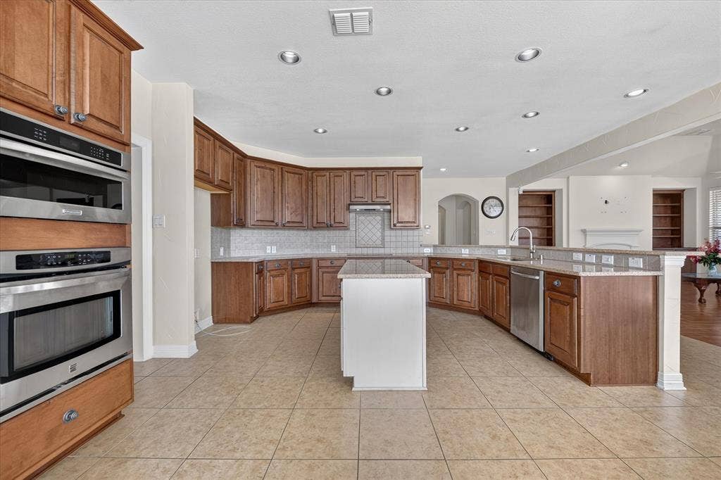 7529 Zinnia Lane, Forest Hill, TX 76140