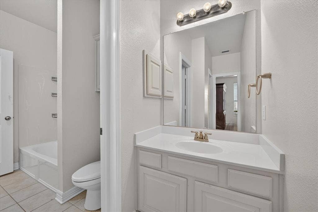 7529 Zinnia Lane, Forest Hill, TX 76140