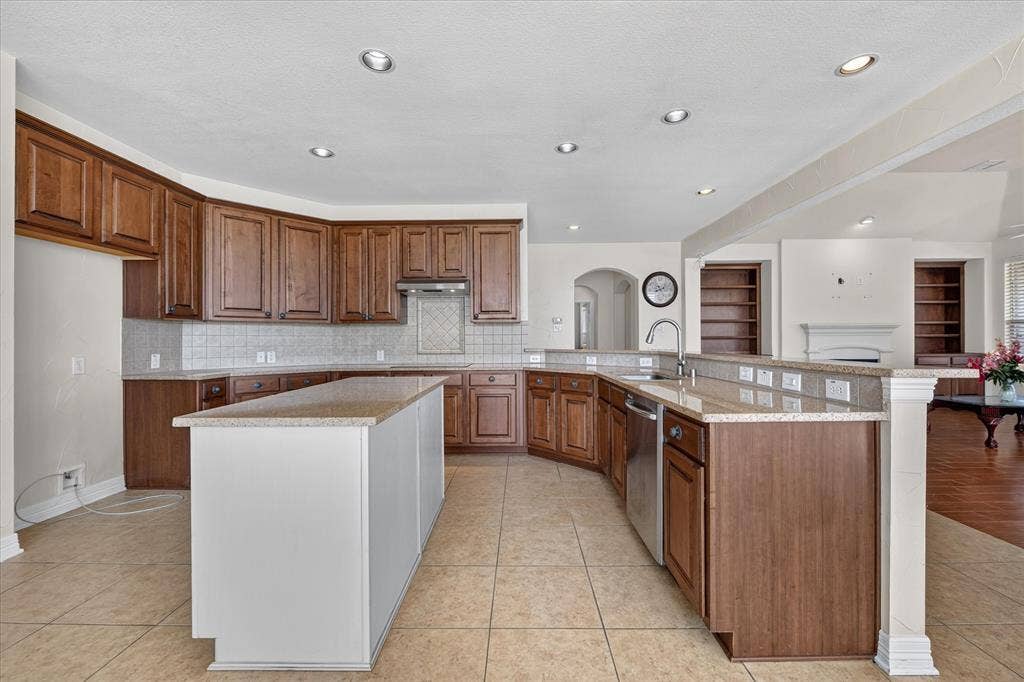 7529 Zinnia Lane, Forest Hill, TX 76140