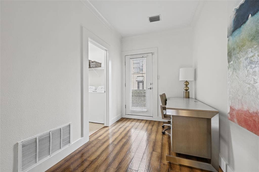 4312 Mckinney Avenue, #4, Dallas, TX 75205 Wood-finish flooring with white baseboards, a white door with blinds, and white walls