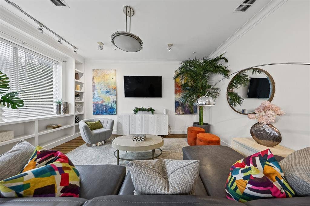 4312 Mckinney Avenue, #4, Dallas, TX 75205 Living space featuring wood-finish flooring, built-in shelving, a large window with blinds, recessed lighting, and crown molding