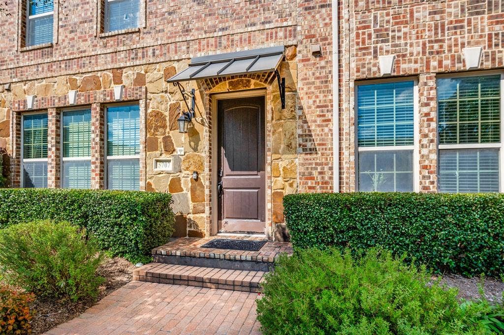 5707 Headquarters Drive, Plano, TX 75024 Front Entry