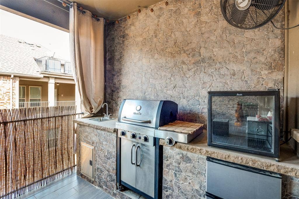 5707 Headquarters Drive, Plano, TX 75024 Built in Kitchenette