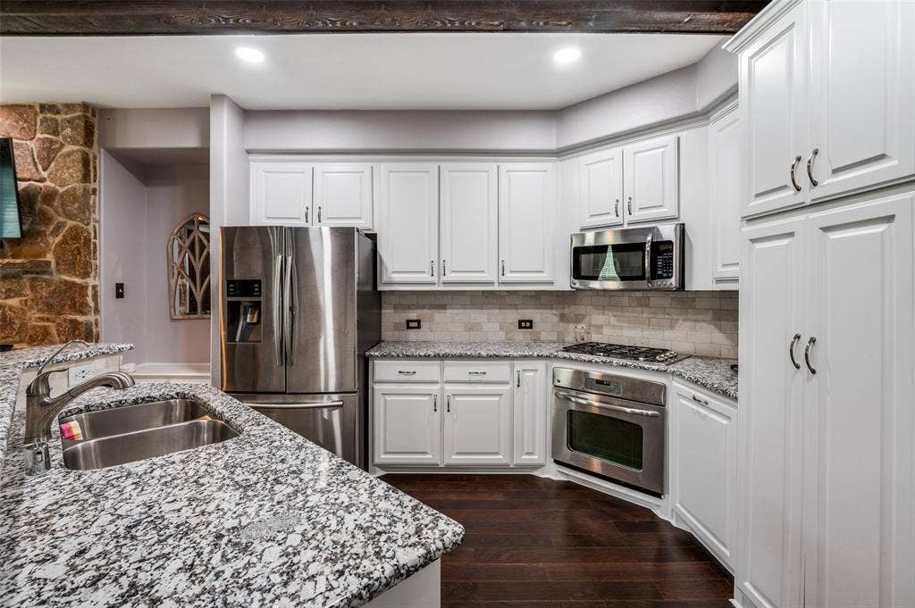 5707 Headquarters Drive, Plano, TX 75024 Gas Stove and Gas Cooktop
