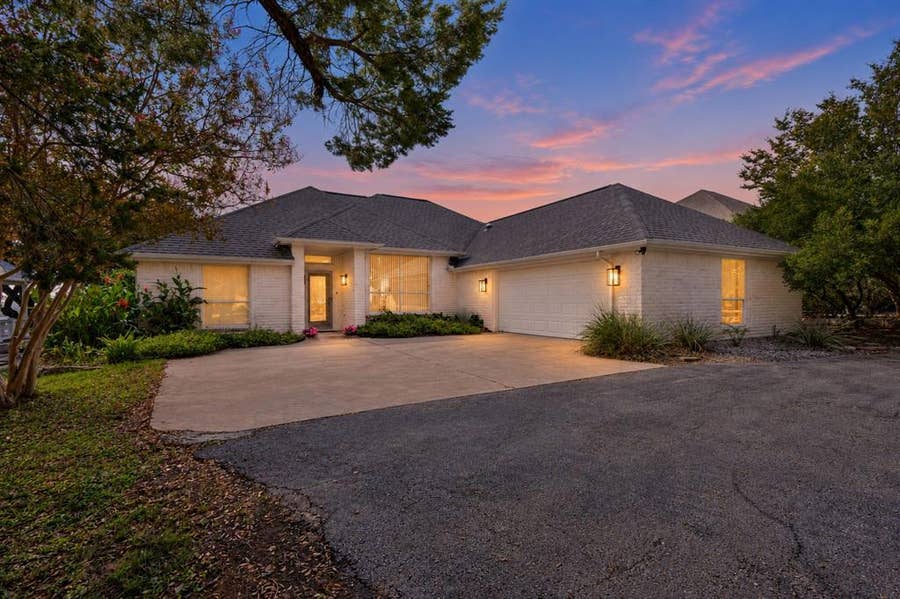 Property photo for 1203 Horizon Court, Granbury, TX