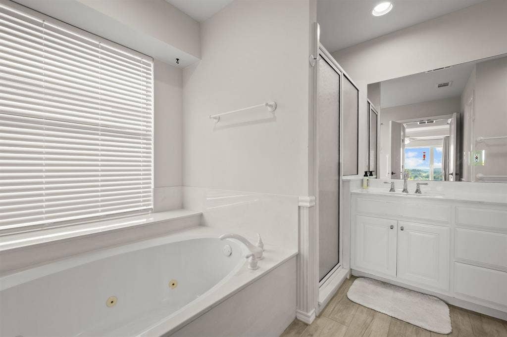 1203 Horizon Court, Granbury, TX 76049