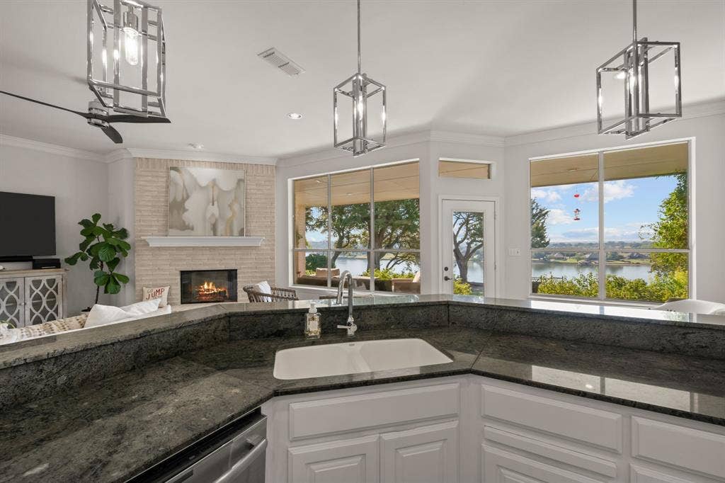 1203 Horizon Court, Granbury, TX 76049