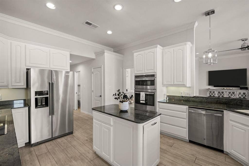 1203 Horizon Court, Granbury, TX 76049