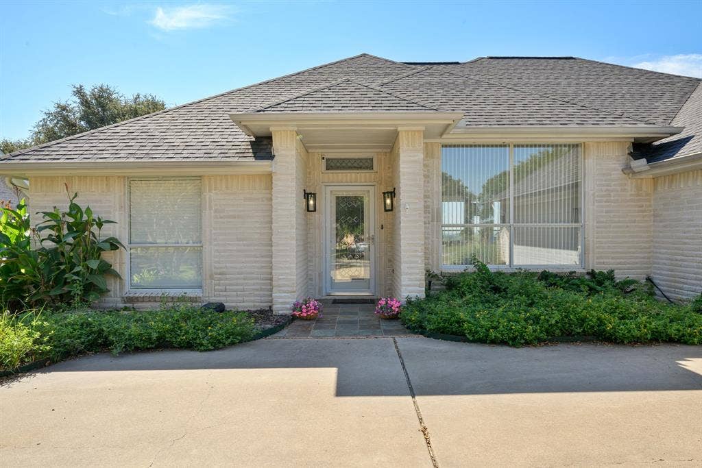 1203 Horizon Court, Granbury, TX 76049