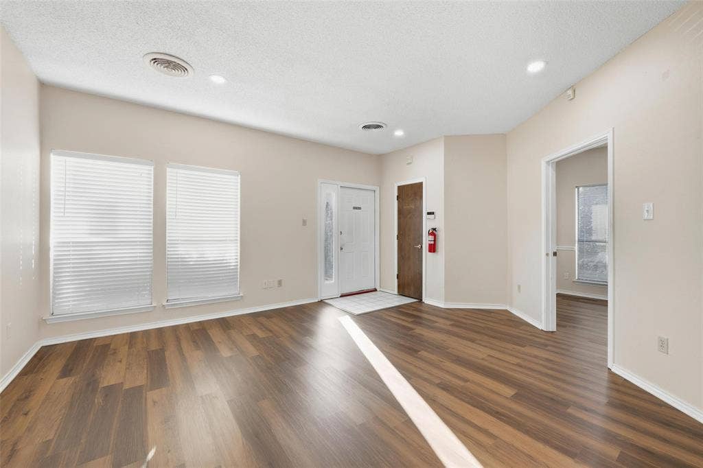 3711 W Green Oaks Boulevard, #D, Arlington, TX 76016 Reception area
