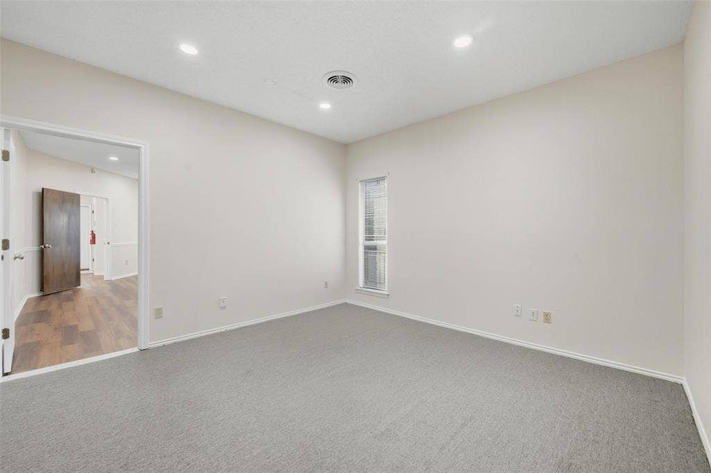 3711 W Green Oaks Boulevard, #D, Arlington, TX 76016 Private office or breakroom
