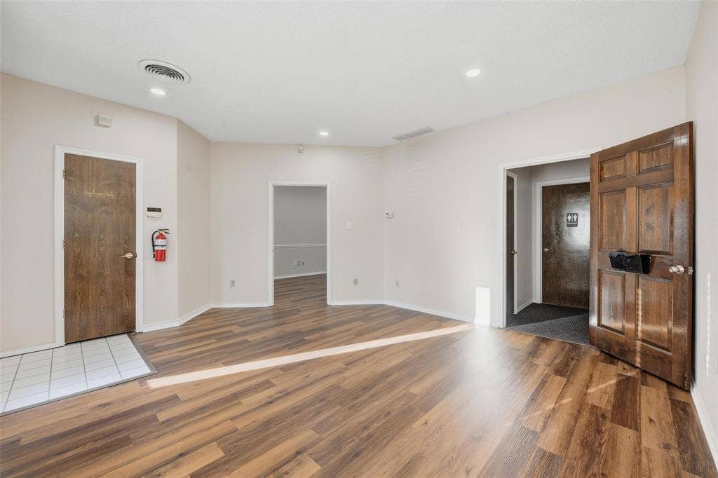 3711 W Green Oaks Boulevard, #D, Arlington, TX 76016 Reception area