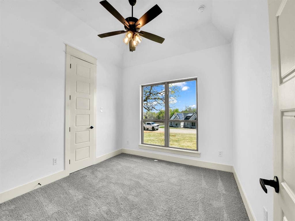 10016 Valley Oak Way, Springtown, TX 76082