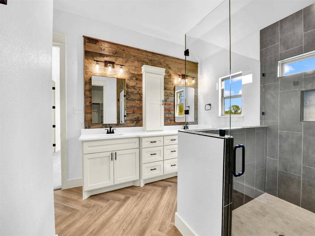 10016 Valley Oak Way, Springtown, TX 76082