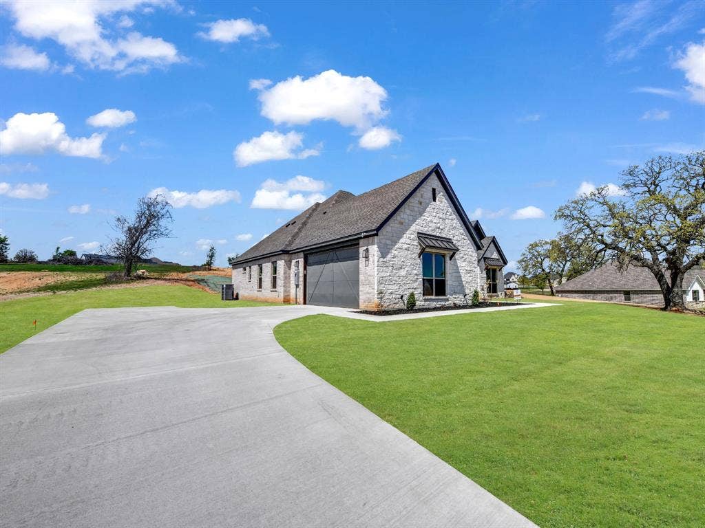 10016 Valley Oak Way, Springtown, TX 76082