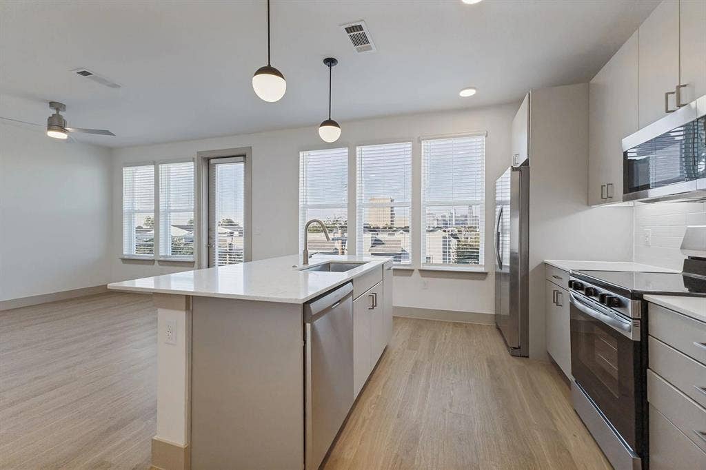 1506 N Prairie Avenue, #216, Dallas, TX 75204 8 Weeks Free on 15 Month Leases