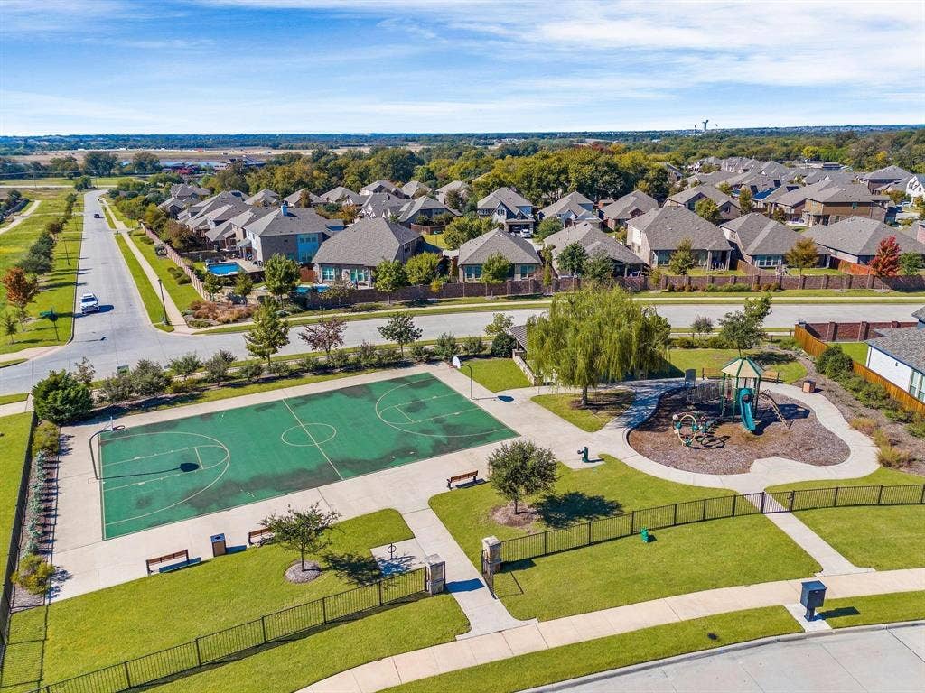 1020 Fallon Drive, McKinney, TX 75071 Community basketball court, adjacent playground, surrounding residential properties, paved streets, and abundant mature trees