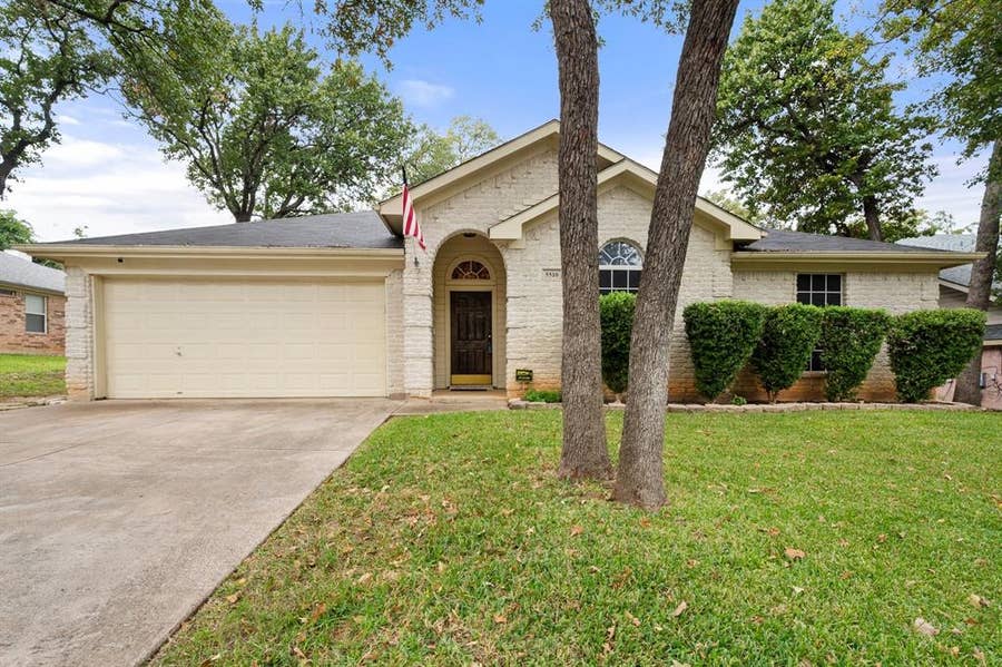 Property photo for 5510 Bright Star Trail, Arlington, TX