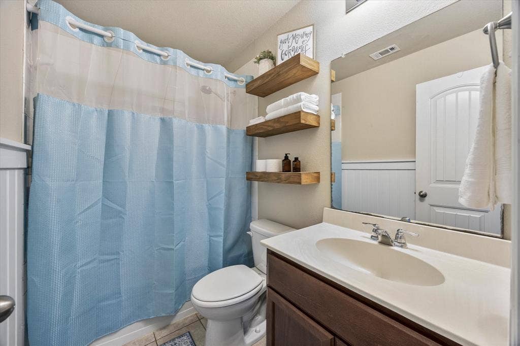 502 Azalea Drive, Josephine, TX 75173 Upstairs Bathroom