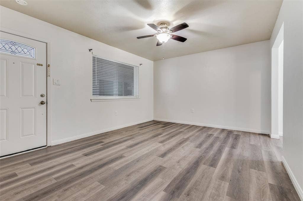 428 N Dallas Avenue, #3, Lancaster, TX 75146 Entrance