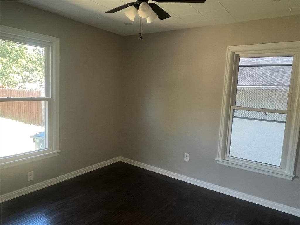1021 E Russell Avenue, Carrollton, TX 75006