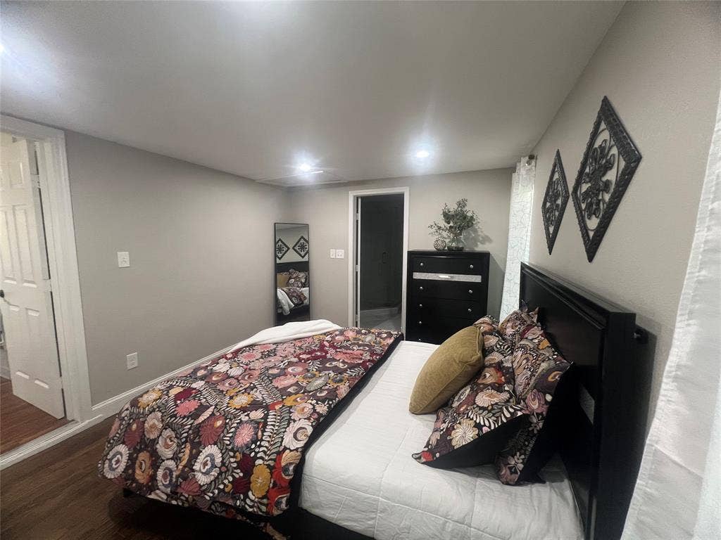 1021 E Russell Avenue, Carrollton, TX 75006