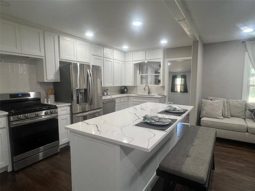 1021 E Russell Avenue, Carrollton, TX 75006