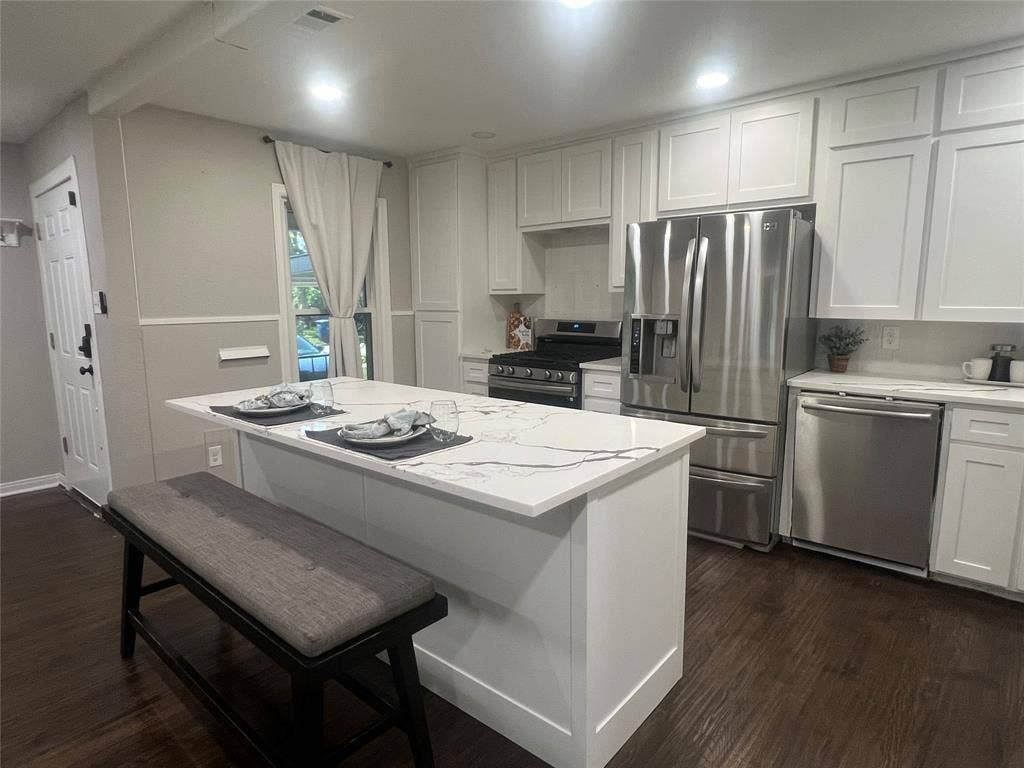1021 E Russell Avenue, Carrollton, TX 75006