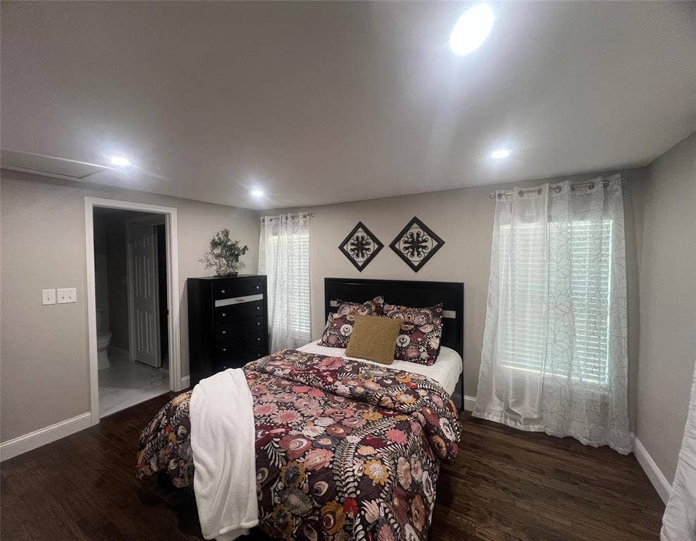 1021 E Russell Avenue, Carrollton, TX 75006