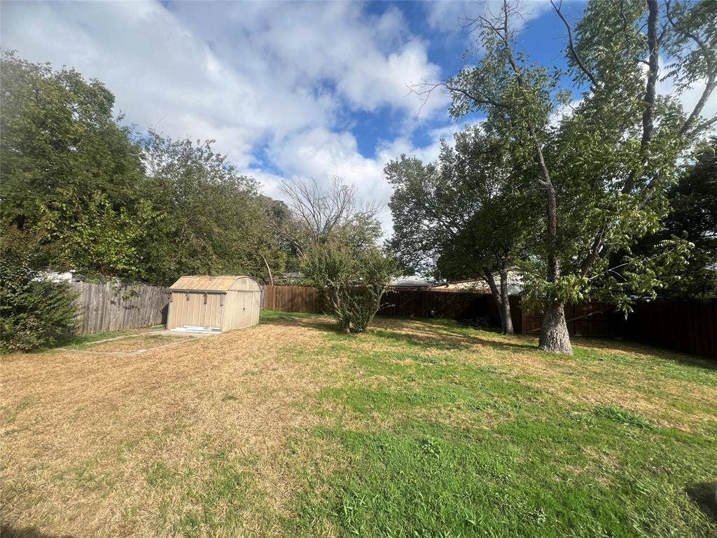 1021 E Russell Avenue, Carrollton, TX 75006