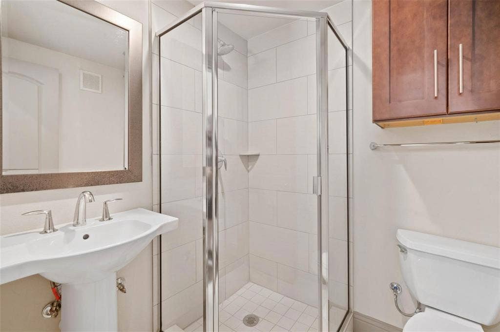 3142 Ross Avenue, #4, Dallas, TX 75204 3142 Ross Avenue, #4, Dallas, TX 75204
