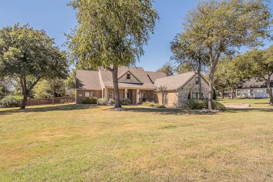 Property photo for 155 N Star Crossing Lane, Weatherford, TX