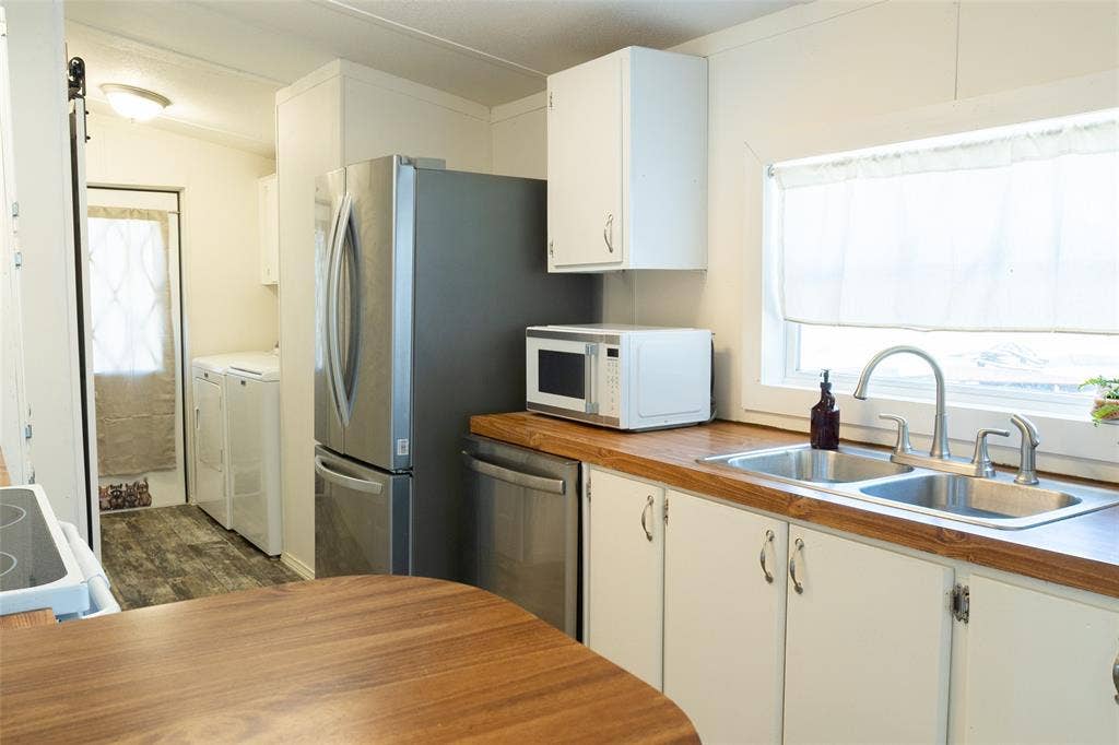 Kitchen leads to Laundry Room