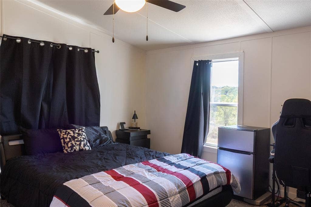 Second Bedroom is 13' x 13'!