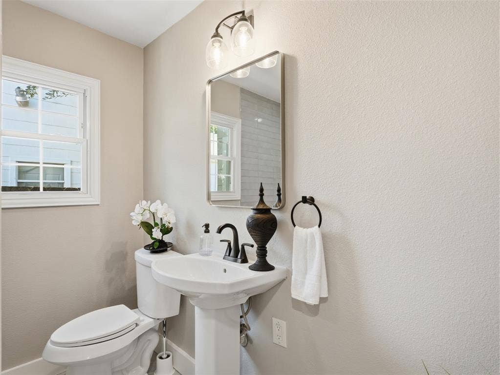 4016 Locke Avenue, Fort Worth, TX 76107 4016 Locke Avenue, Fort Worth, TX 76107