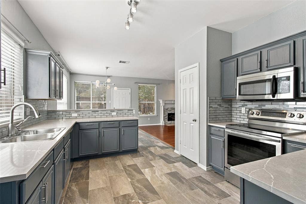 2071 Sunset Lane, Lewisville, TX 75067