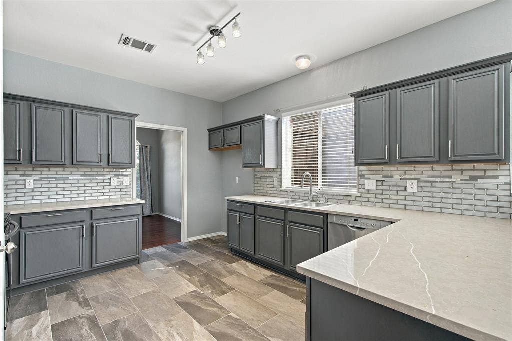 2071 Sunset Lane, Lewisville, TX 75067