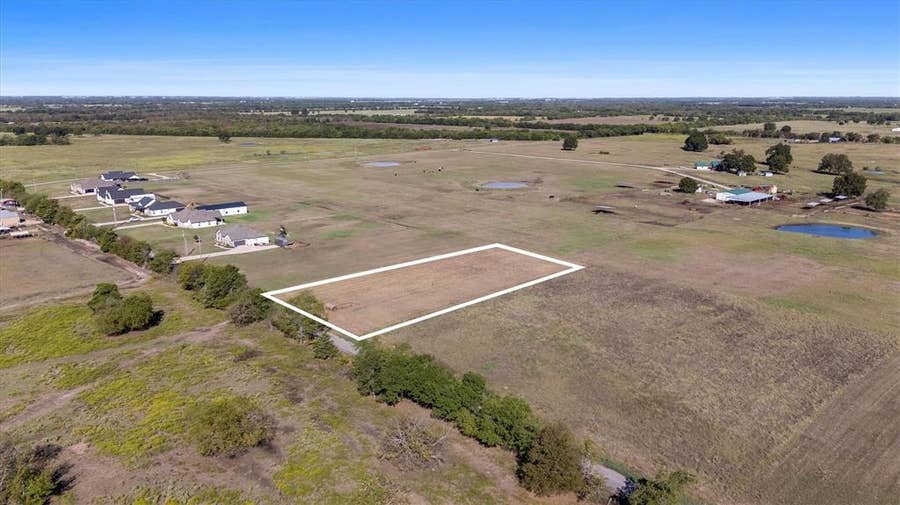 Property photo for 784 County Road 1021, Wolfe City, TX