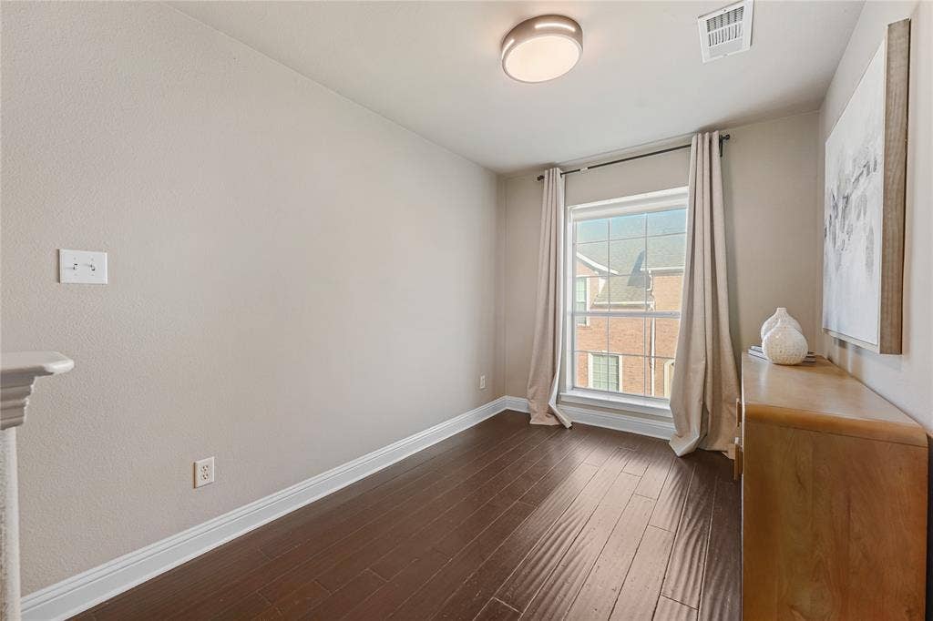 4007 Brownstone Court, Dallas, TX 75204