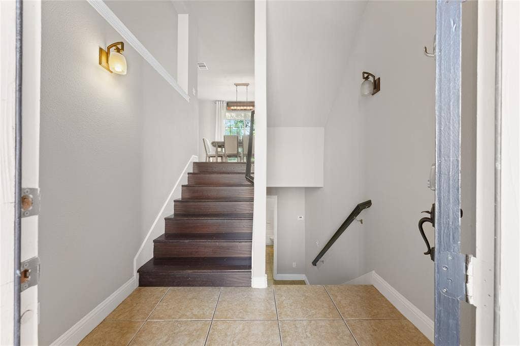 4007 Brownstone Court, Dallas, TX 75204