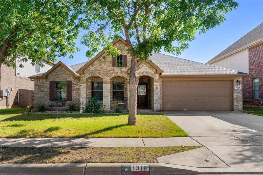 Property photo for 1316 Missionary Ridge Trail, Fort Worth, TX