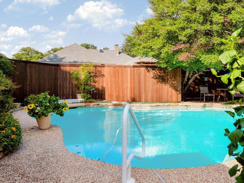 6911 Brentfield Drive, Dallas, TX 75248 6911 Brentfield Drive, Dallas, TX 75248